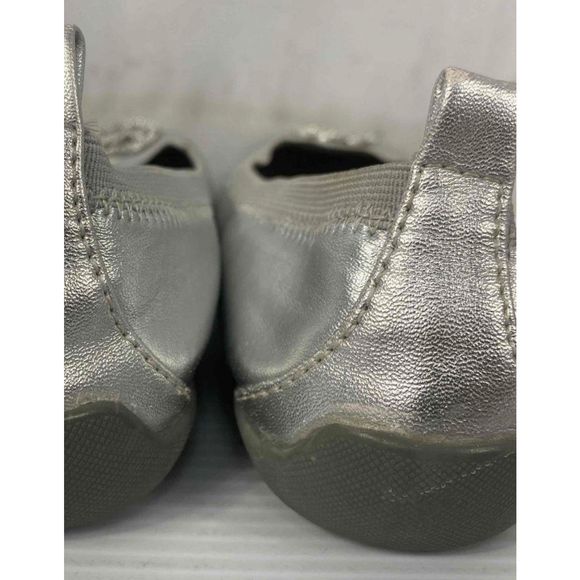 Michael by Michael Kors Girls sz 13 Olympia Silver Flats - Picture 7 of 7